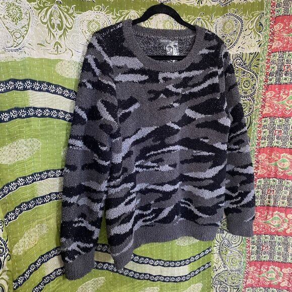NWT Barefoot Dreams CozyChic Seaside Crewneck Carbon Camo Sweater Size Large - Picture 9 of 16
